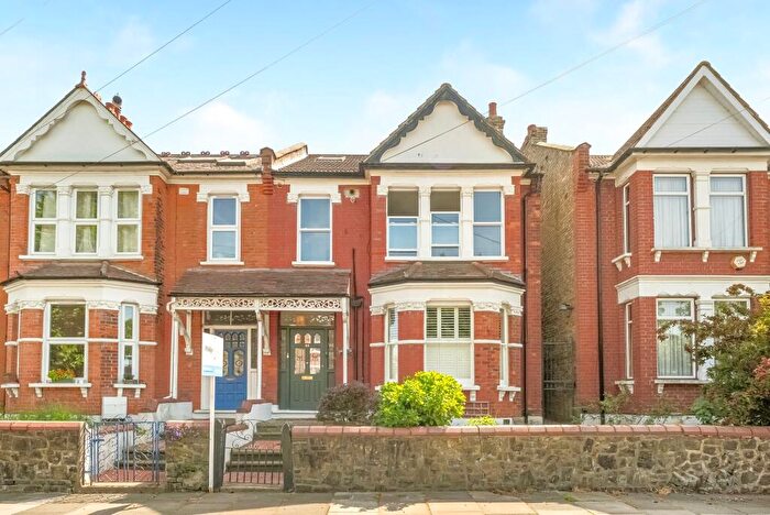 2 Bedroom Flat For Sale In Natal Road, London, N11