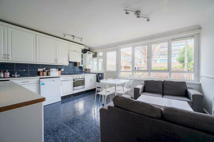 4 Bedroom Flat To Rent In Clark Street, Stepney, London, E1