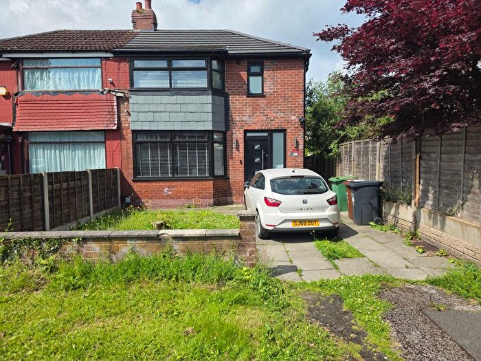 3 Bedroom Semi Detached House For Sale In Prestfield Road, Whitefield, Manchester, M45