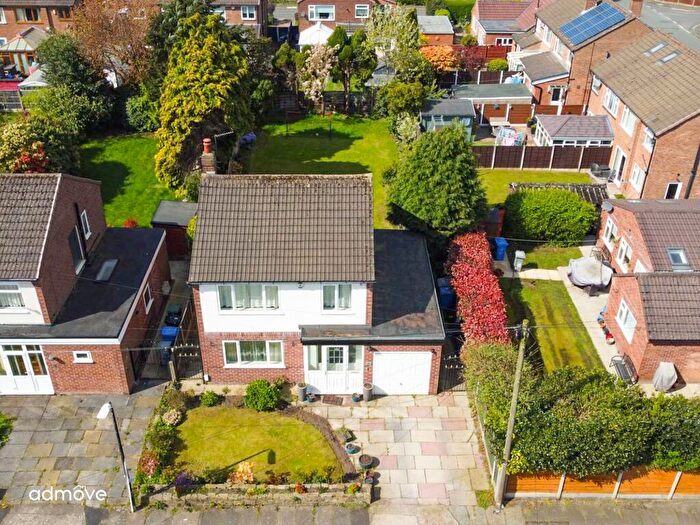 3 Bedroom Detached House For Sale In Reading Drive, Sale, M33