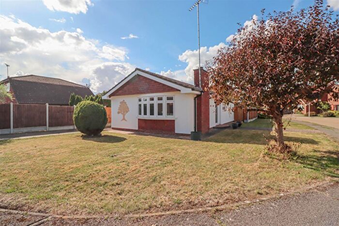3 Bedroom Detached Bungalow For Sale In Fambridge Drive, Wickford, SS12