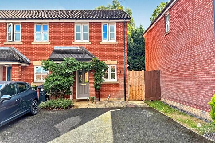 2 Bedroom End Of Terrace House For Sale In Kestrel Grove, Rayleigh, SS6