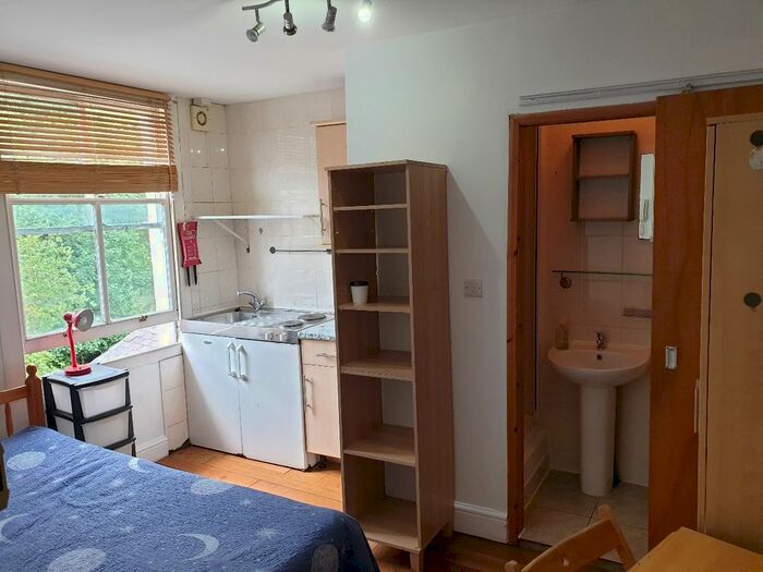 Studio To Rent In Bryantwood Road, London N7