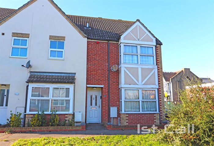 2 Bedroom End Of Terrace House To Rent In Fowler Close, Southend-On-Sea, SS1