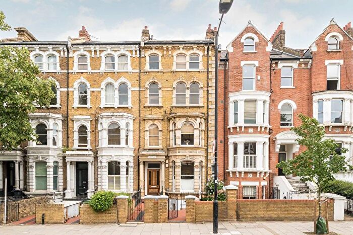 3 Bedroom Flat To Rent In Bedford Road, Clapham, SW4