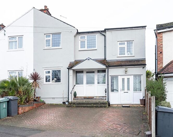 6 Bedroom House For Sale In Sky Peals Road, Woodford Green, IG8