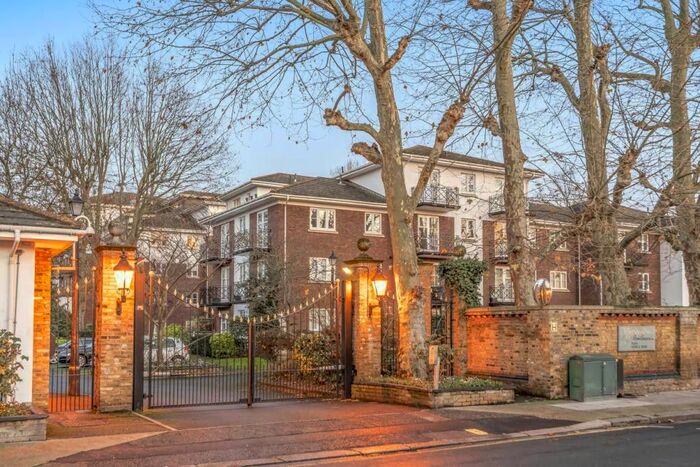 2 Bedroom Flat To Rent In Brompton Park Crescent, West Brompton, London, SW6