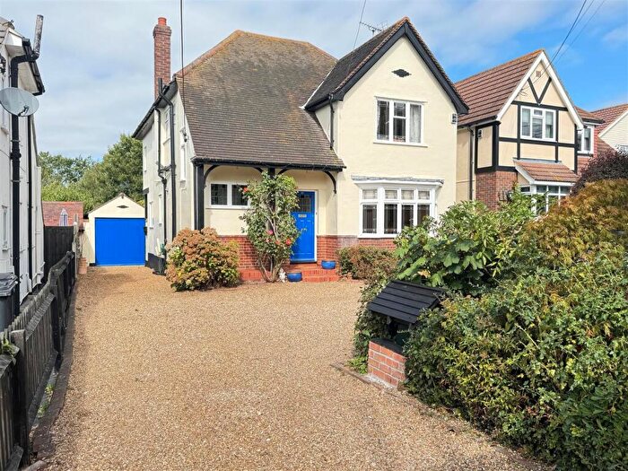 3 Bedroom Detached House For Sale In Main Road, Hockley, SS5
