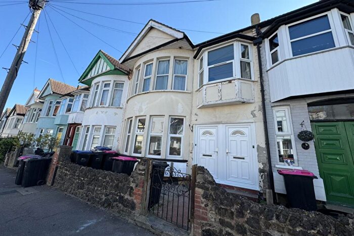 1 Bedroom Flat To Rent In Brightwell Avenue, SS0
