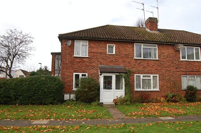 2 Bedroom Maisonette To Rent In Coniston Close, London, N20