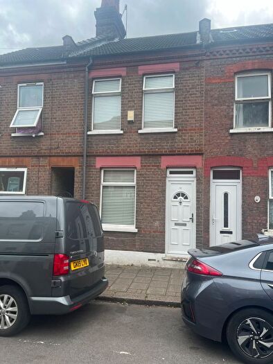 2 Bedroom Terraced House To Rent In Highbury Road, Luton, LU3