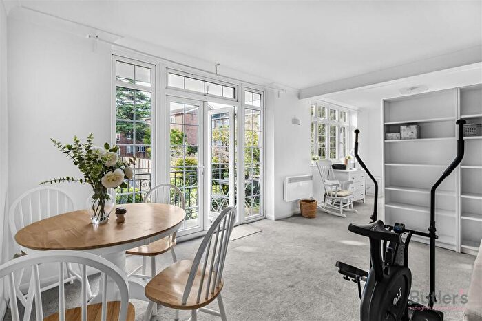 2 Bedroom Flat To Rent In Camborne Road, Sutton, SM2