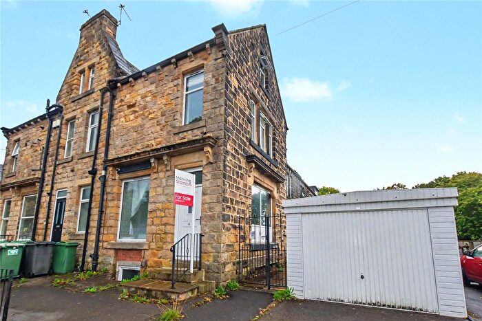 4 Bedroom End Of Terrace House For Sale In Dibb Lane, Yeadon, Leeds, West Yorkshire, LS19