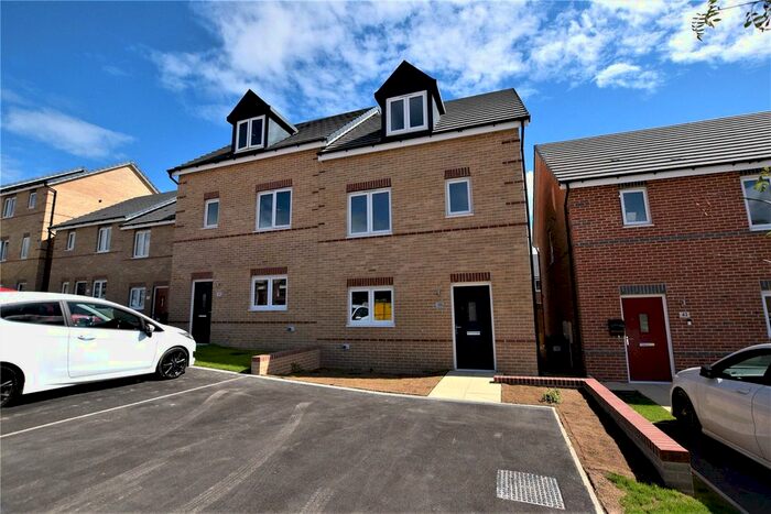 4 Bedroom Semi-Detached House To Rent In Little Wood Crescent, Wakefield, West Yorkshire, WF1