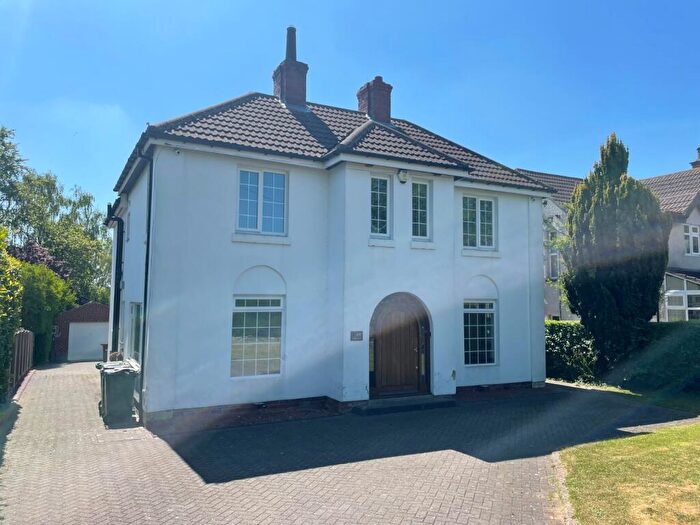 4 Bedroom Detached House To Rent In Street Lane, Leeds, West Yorkshire, LS17