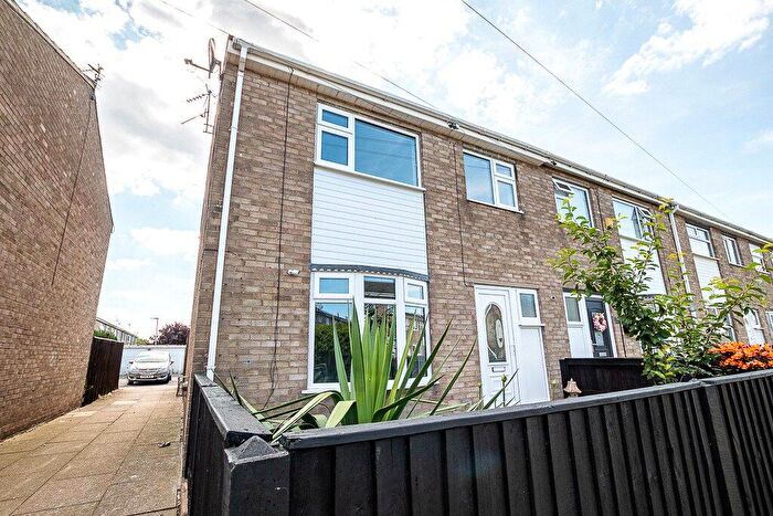 3 Bedroom End Of Terrace House To Rent In Westerdale Way, Grimsby, North East Lincs, DN37