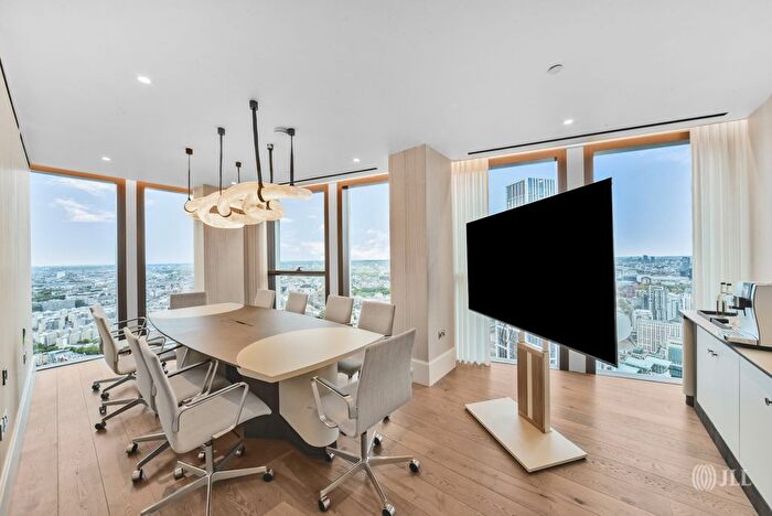 5 Bedroom Flat To Rent In Carnation Way, London, SW8