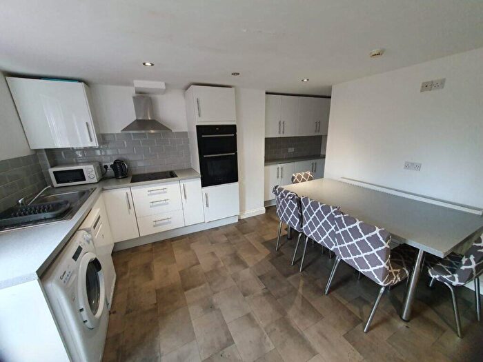 6 Bedroom End Of Terrace House To Rent In Headingley Mount, Headingley, Leeds, LS6