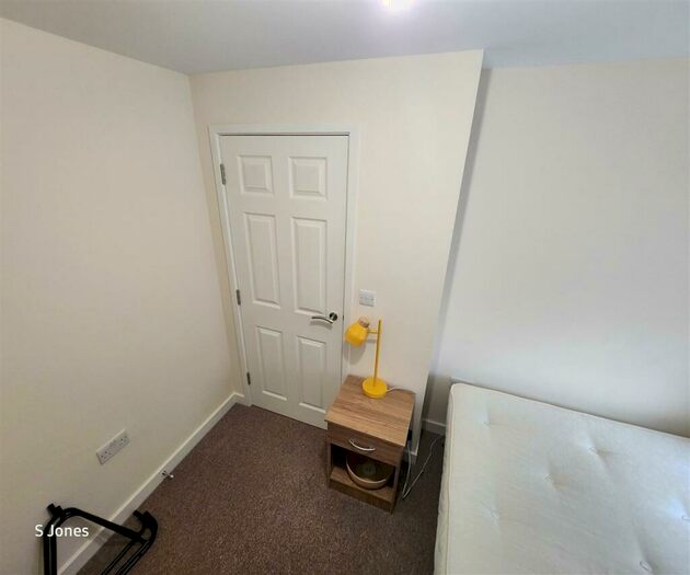 1 Bedroom Flat To Rent In King Street, Wrexham, LL11
