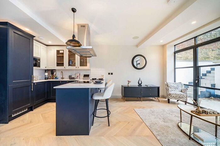 3 Bedroom Flat For Sale In Gordon Road, Easling, W5