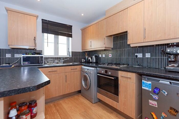 2 Bedroom Flat To Rent In Jacobs Mill, Witney, OX28