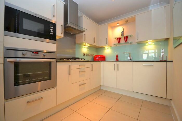2 Bedroom Apartment To Rent In Albany Park Road, Kingston Upon Thames, KT2