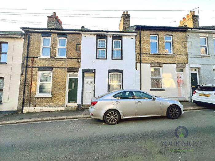 3 Bedroom Terraced House To Rent In Wykeham Street, Strood, Rochester, Kent, ME2