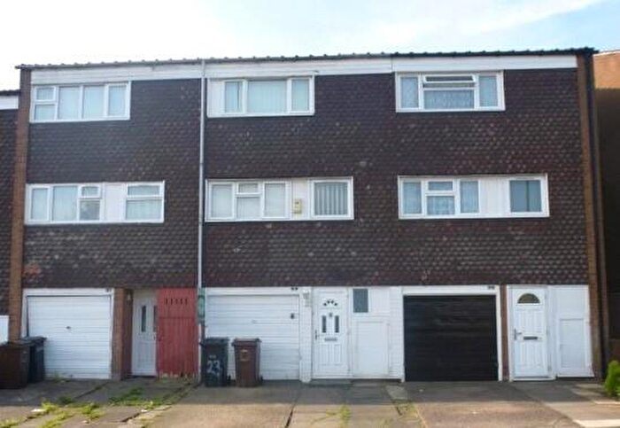 3 Bedroom Town House To Rent In Kennet Grove, Birmingham, B36