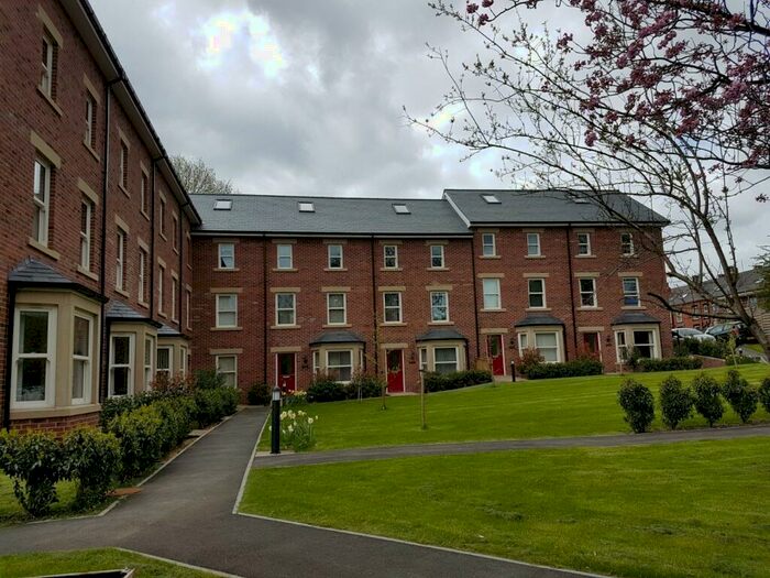 4 Bedroom Town House To Rent In Cardigan Road, Leeds, LS6