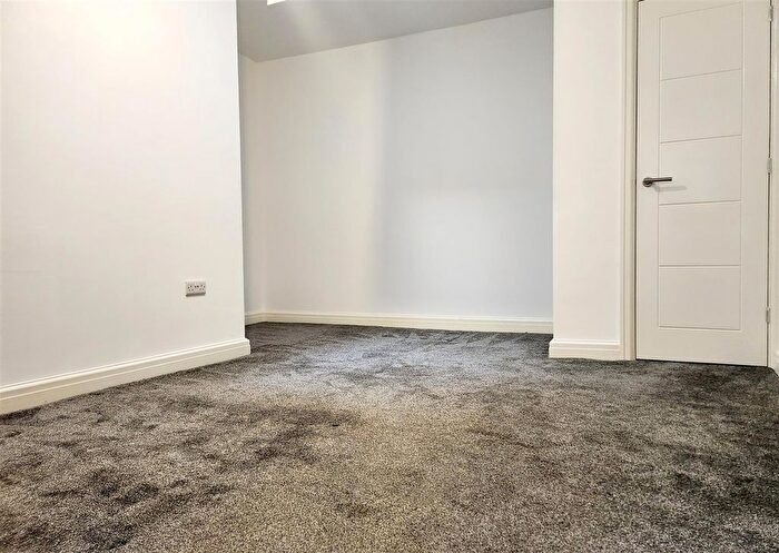 1 Bedroom Flat To Rent In Wood Street, Ashton-Under-Lyne, OL6