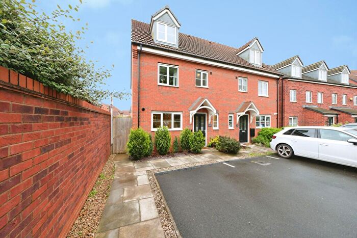 4 Bedroom Semi-Detached House For Sale In Lightning Grove, Nottingham, NG15