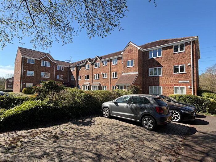 1 Bedroom Apartment For Sale In Percy Gardens, Worcester Park, KT4
