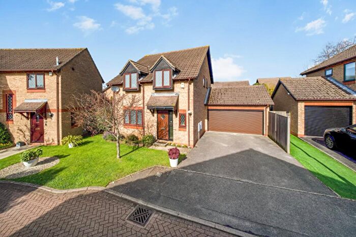 4 Bedroom Detached House For Sale In Whipley Close, Burpham, Guildford, Surrey, GU4