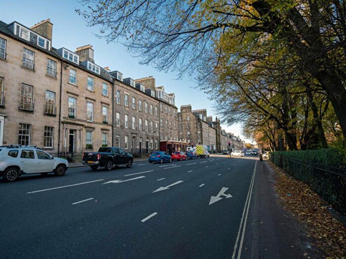 2 Bedroom Flat To Rent In Queen Street, City Centre, Edinburgh, EH2