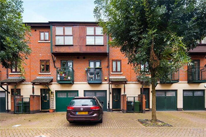 3 Bedroom Terraced House To Rent In Southey Mews, London, E16
