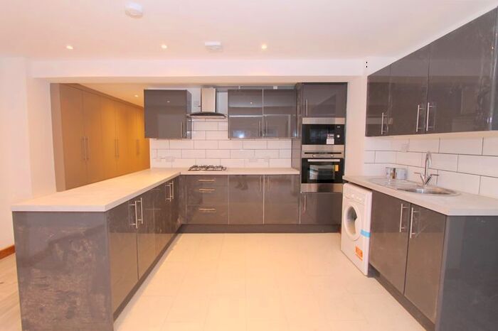 2 Bedroom Flat To Rent In Staines Road, Twickenham, TW2