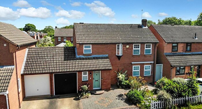 4 Bedroom Link Detached House For Sale In Stokenchurch Place, Bradwell Common, Milton Keynes, MK13