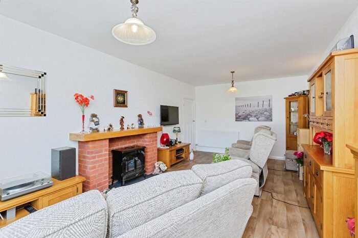 2 Bedroom Detached House For Sale In Gorse Lane, Oadby, Leicester, LE2