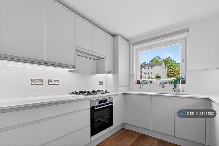 3 Bedroom Flat To Rent In Ravelston House Park, Edinburgh, EH4