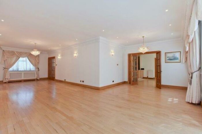 6 Bedroom Detached House To Rent In Cedars Close, Hendon, NW4