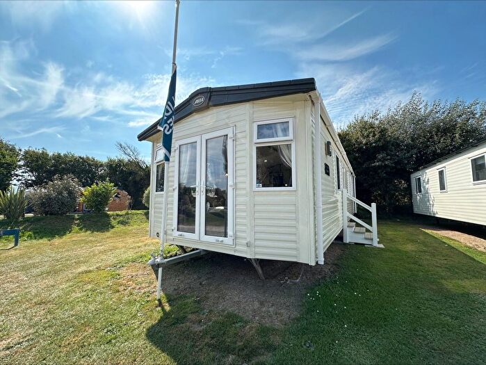 3 Bedroom Park Home For Sale In Crantock, Newquay, TR8