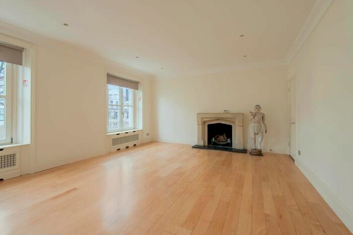 4 Bedroom Flat To Rent In Queens Gardens, Hyde Park, W2
