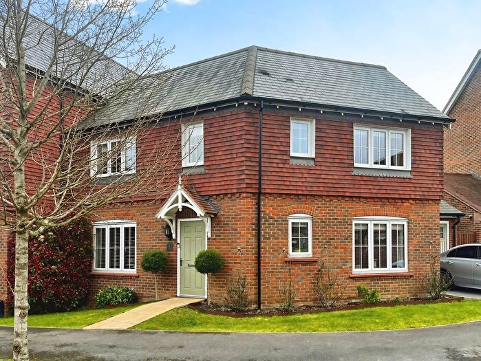 3 Bedroom Semi Detached House For Sale In Redshank Crescent, Chineham, Basingstoke, Hampshire, RG24