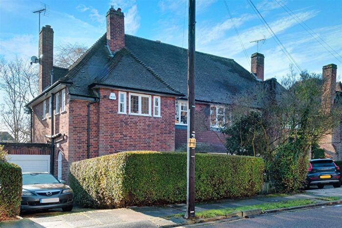 3 Bedroom Property For Sale In Brim Hill, Hampstead Garden Suburb, N2