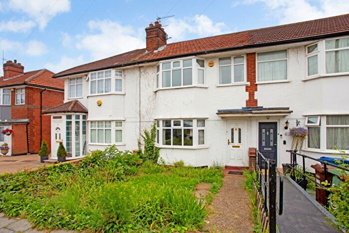 2 Bedroom Maisonette To Rent In Dale Avenue Edgware, HA8