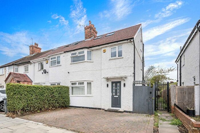 4 Bedroom Terraced House To Rent In Highfield Road, Acton, W3