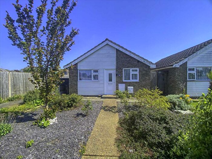 2 Bedroom Bungalow For Sale In Oakwood Close, Frinton On Sea, Frinton On Sea, CO13