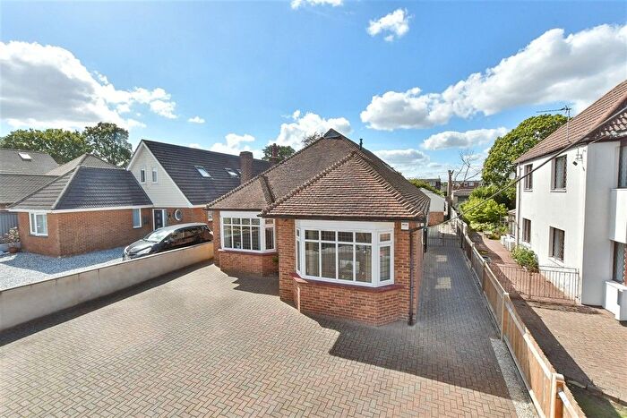 5 Bedroom Chalet For Sale In York Avenue, Walderslade, Chatham, Kent, ME5