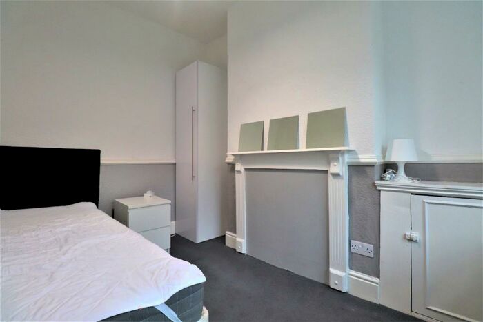 3 Bedroom Terraced House To Rent In The Limes, Daisy Road, Birmingham, B16