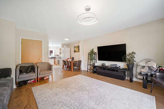 4 Bedroom Town House To Rent In Academy Place, Isleworth, TW7